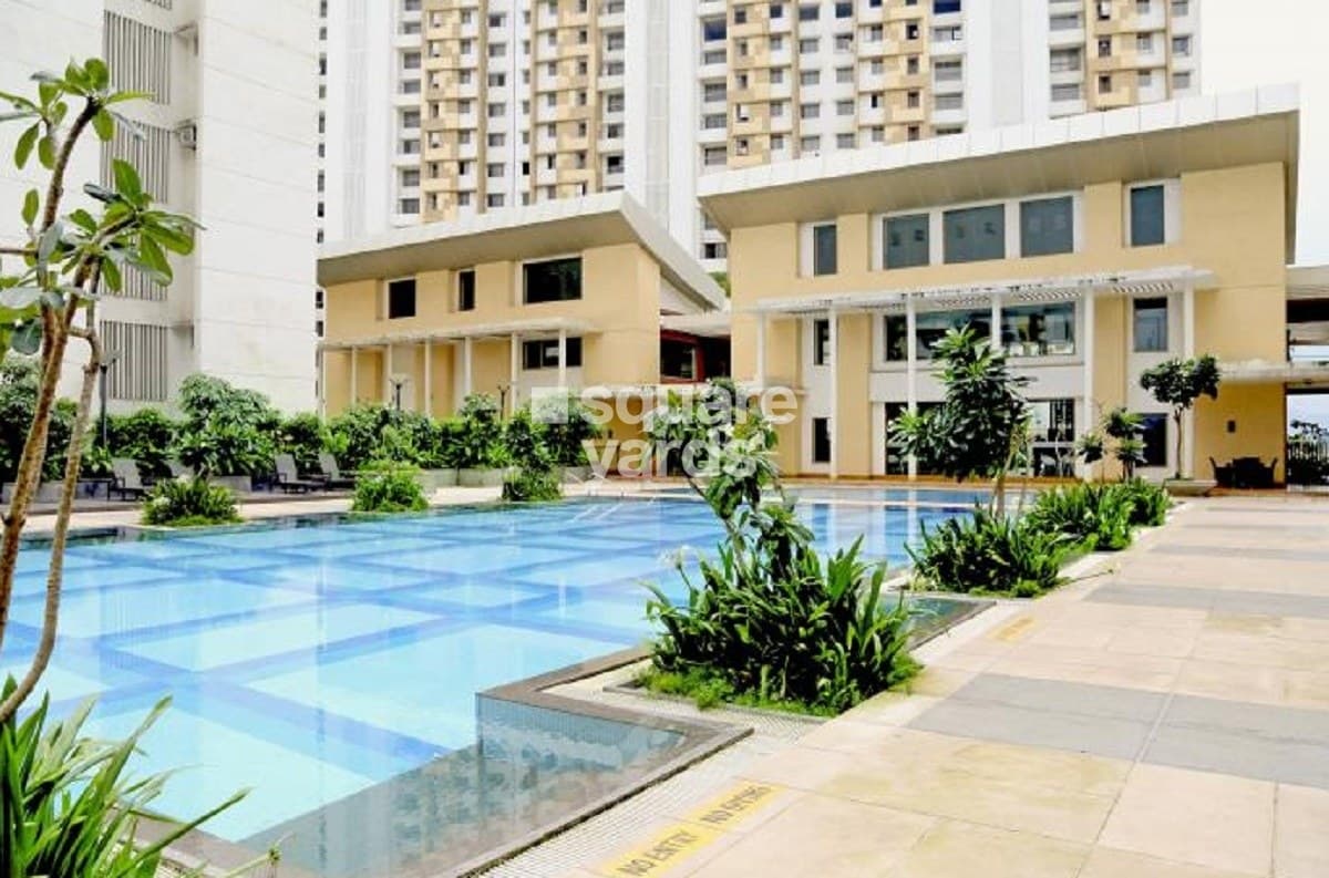 CLUBHOUSE POOL